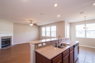 2321 Brian Lakes Dr E in Jacksonville, FL - Foto de edificio - Building Photo