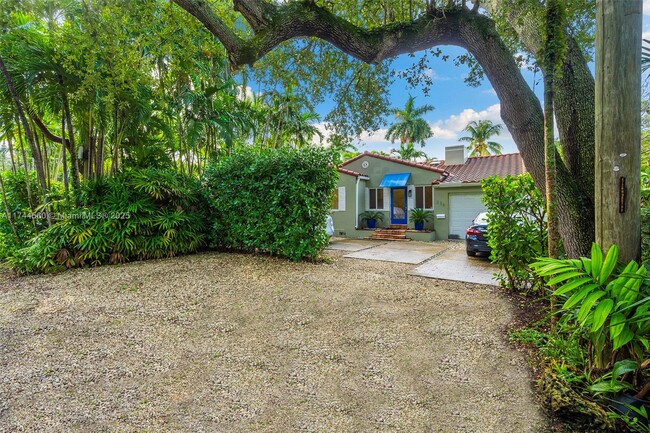 236 NE 85th St-Unit -N in El Portal, FL - Building Photo - Building Photo