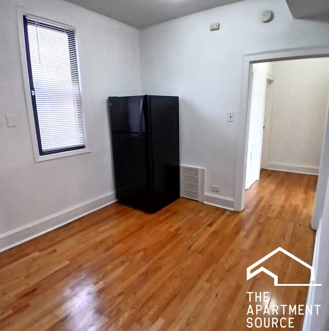 4808 W Barry Ave in Chicago, IL - Foto de edificio - Building Photo