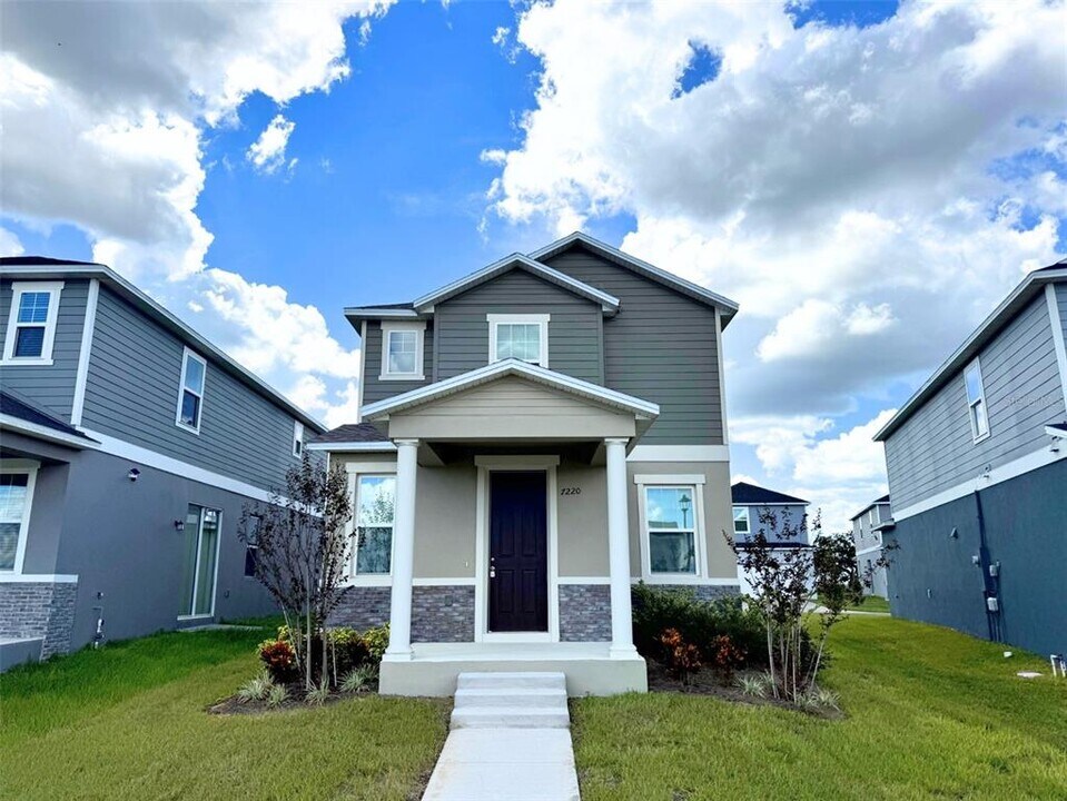 7220 Big Cedar Aly in Groveland, FL - Building Photo