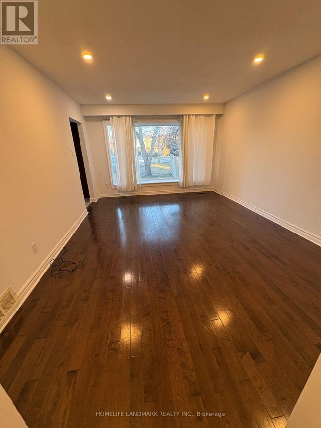 1233 Fairdale Dr in Mississauga, ON - Building Photo - Building Photo