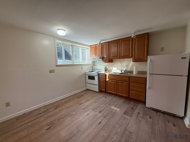4250 E Lake Rd in Hamilton, NY - Building Photo - Building Photo