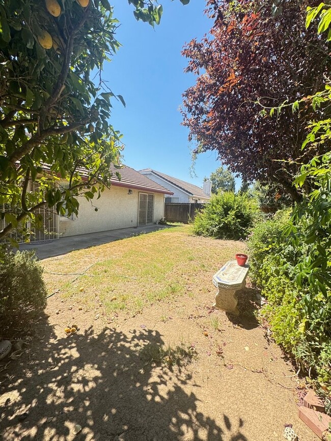 1747 Donald Ct in Yuba City, CA - Building Photo - Building Photo