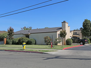 Sylmar Court Apartments in Clovis, CA - Building Photo - Building Photo