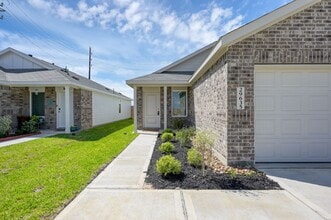 29635 Knollwood Bay Rd in Waller, TX - Building Photo - Building Photo