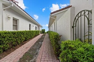 2254 Harbour Ct Dr in Longboat Key, FL - Building Photo - Building Photo