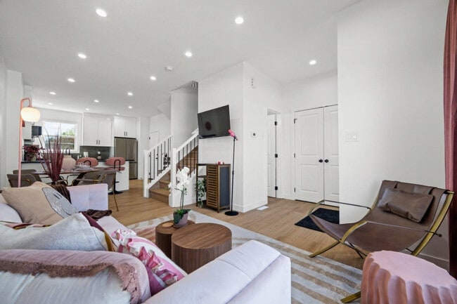 11021-11155 155 St NW