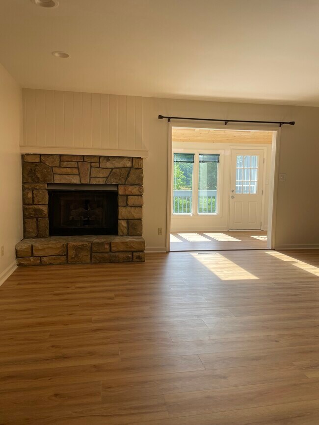 7978 Hickory Nut Gap Rd, Unit #2 in Banner Elk, NC - Building Photo - Building Photo