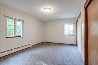 Live at The Oaks of West Saint Paul | Spacious & Comfortable Living in West St. Paul, MN - Building Photo - Interior Photo