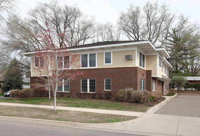 3647 Sumter Ave in St. Louis Park, MN - Foto de edificio - Building Photo