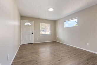 2318 SE 89th Ave in Portland, OR - Building Photo - Building Photo