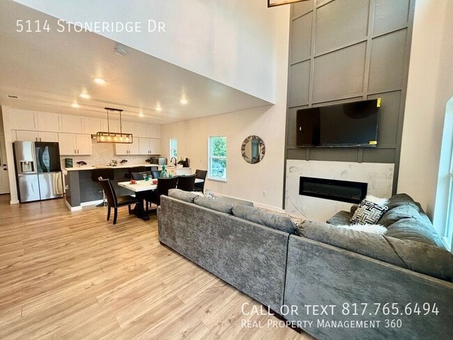 5114 Stoneridge Dr in Granbury, TX - Building Photo - Building Photo