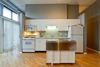 2012 West Saint Paul Avenue, Unit 209 in Chicago, IL - Foto de edificio - Building Photo