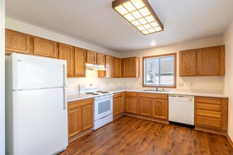 4532 Arrowhead Dr in Eau Claire, WI - Foto de edificio - Building Photo