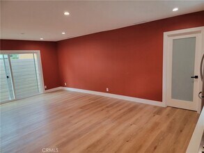 18725 Bassett St, Unit 2 in Los Angeles, CA - Building Photo - Building Photo