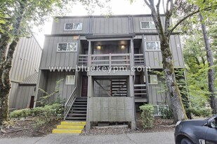 4 Touchstone Dr in Lake Oswego, OR - Building Photo