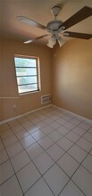 24 SE 11th St, Unit 1-3 in Dania, FL - Building Photo - Building Photo