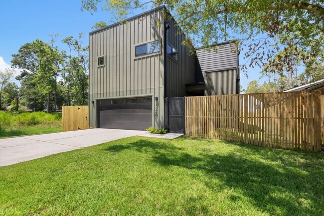 1420 Primrose St in Conroe, TX - Building Photo - Building Photo