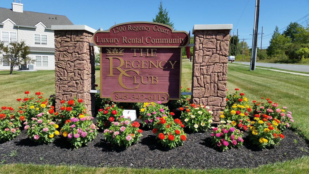 The Regency Club in Middletown, NY - Building Photo