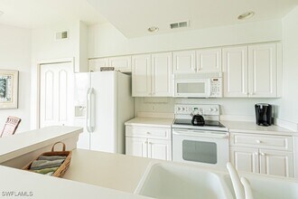 3830 Sawgrass Way in Naples, FL - Foto de edificio - Building Photo