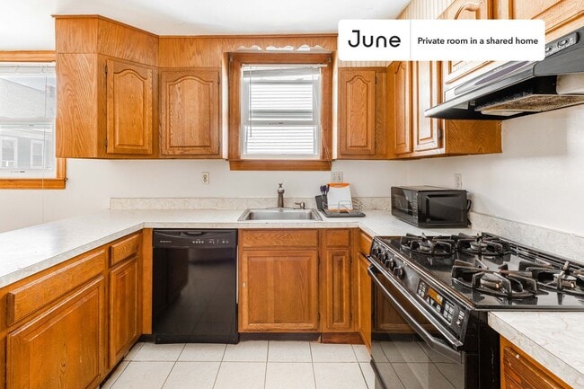 Room in Shared 5 bed/1 bath home, Unit A in Boston, MA - Foto de edificio - Building Photo