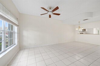 4 Key W Ct in Weston, FL - Building Photo - Building Photo