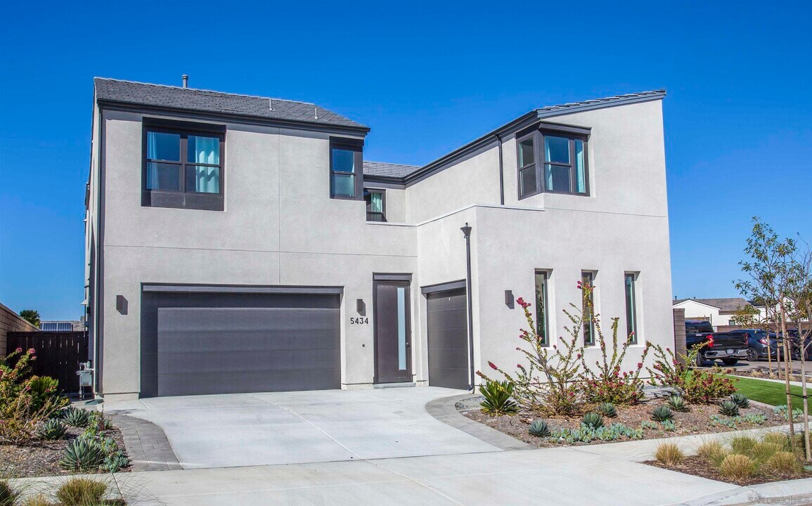 5434 Sparkling Shores Dr in San Diego, CA - Building Photo