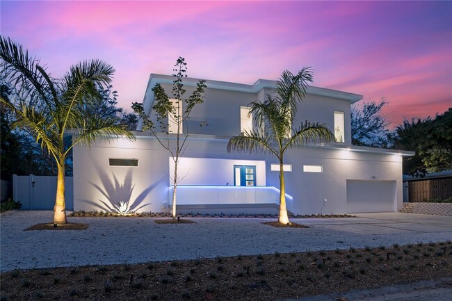 2585 Clematis St in Sarasota, FL - Foto de edificio - Building Photo