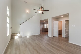 24739 Linaria Dr in Montgomery, TX - Foto de edificio - Building Photo