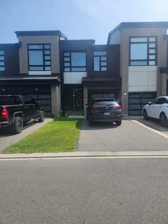 336 Wabasso Ln in Ottawa, ON - Building Photo