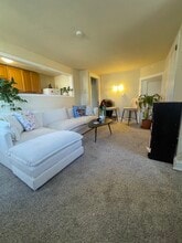 157 Cricket Ave, Unit #5 in Ardmore, PA - Foto de edificio - Building Photo