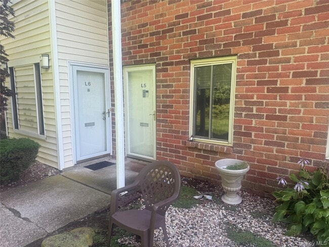 property at 5 Laramie Ct
