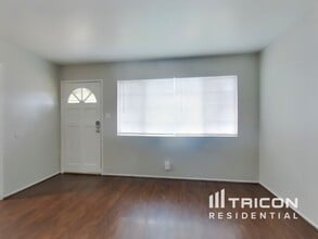 325 Ladera Dr in Vallejo, CA - Building Photo - Building Photo