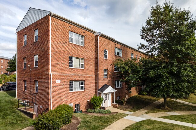 6235 Wilson Blvd in Falls Church, VA - Building Photo - Building Photo