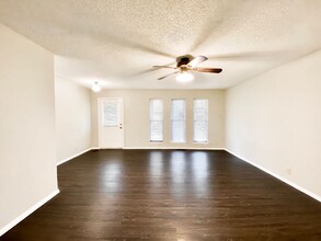 6367 S 29th W Pl in Tulsa, OK - Foto de edificio - Building Photo