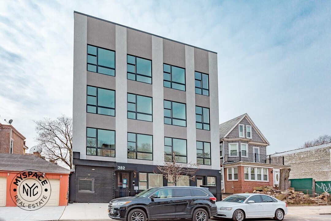 282 E 32nd St, Unit 3D in Brooklyn, NY - Building Photo