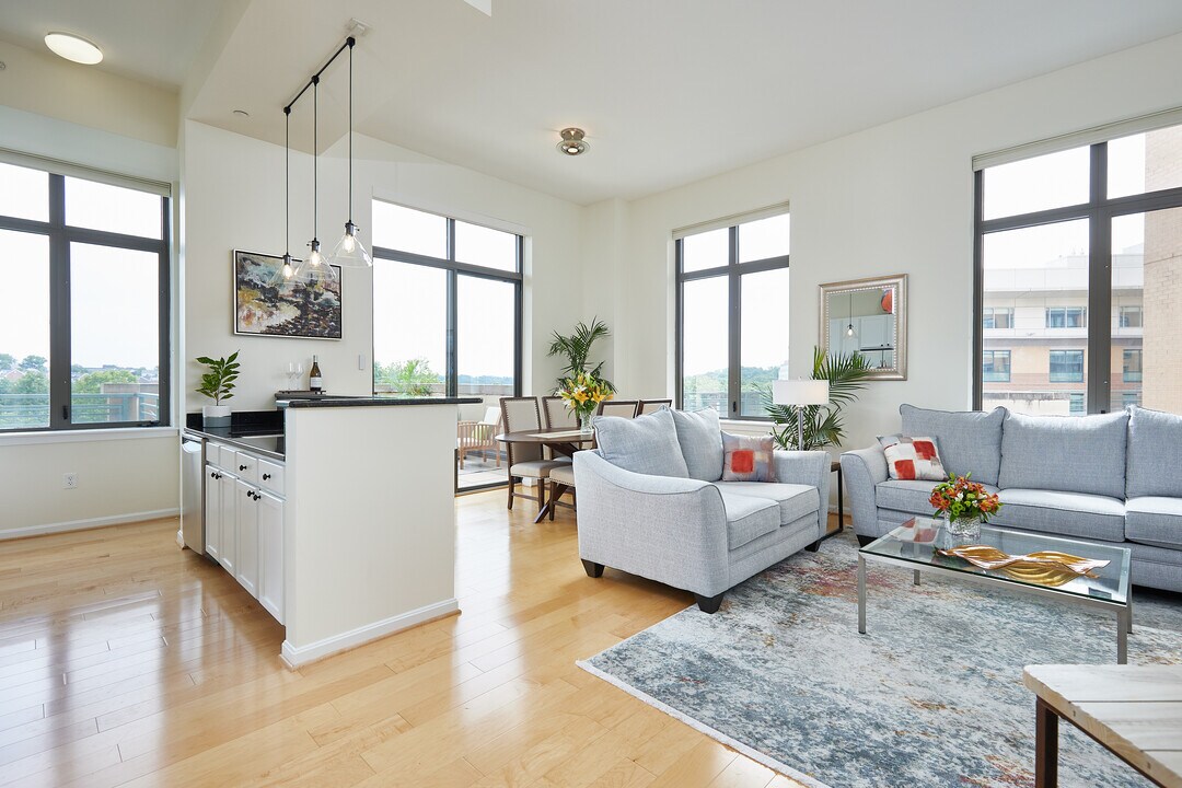 2720 S Arlington Mill Dr, Unit 402 in Arlington, VA - Building Photo