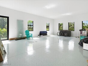 3363 16th Ave SE in Naples, FL - Foto de edificio - Building Photo