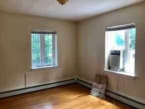 9 Mount Ida St, Unit 2 in Newton, MA - Foto de edificio - Building Photo