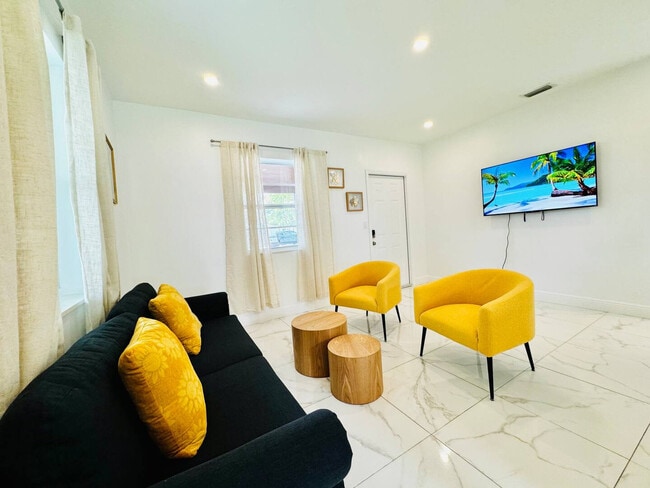 133 SW 22nd Terrace in Fort Lauderdale, FL - Building Photo - Building Photo