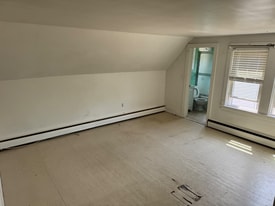 371 E Falmouth Hwy in Falmouth, MA - Building Photo