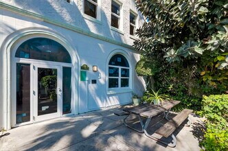 802 Euclid Ave in Miami Beach, FL - Building Photo - Building Photo