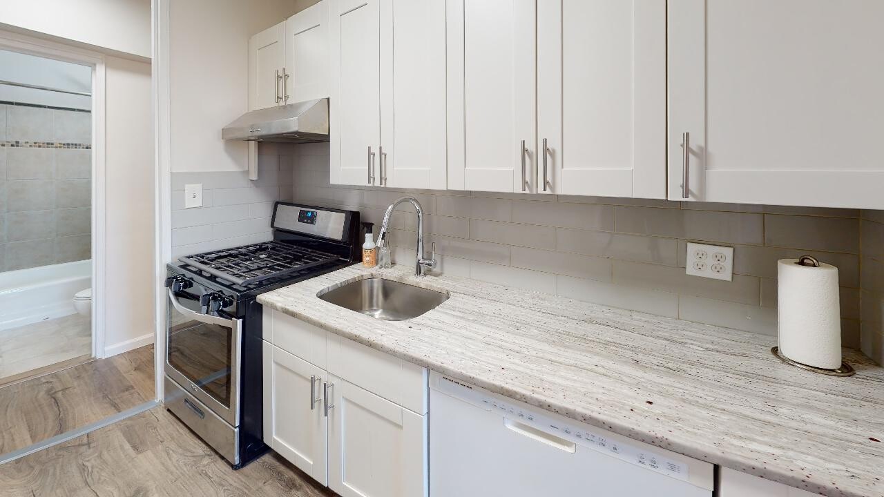 35-20 Leverich St in Queens, NY - Building Photo