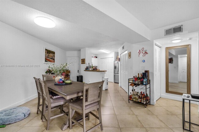 6288 NW 186th St in Hialeah, FL - Building Photo - Building Photo