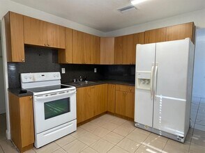 1783 NW 16th St in Miami, FL - Building Photo - Building Photo