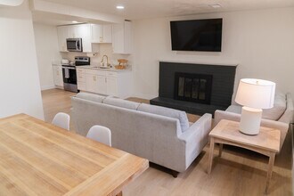 6805 S Nye Dr, Unit Apartment in Cottonwood Heights, UT - Building Photo - Building Photo