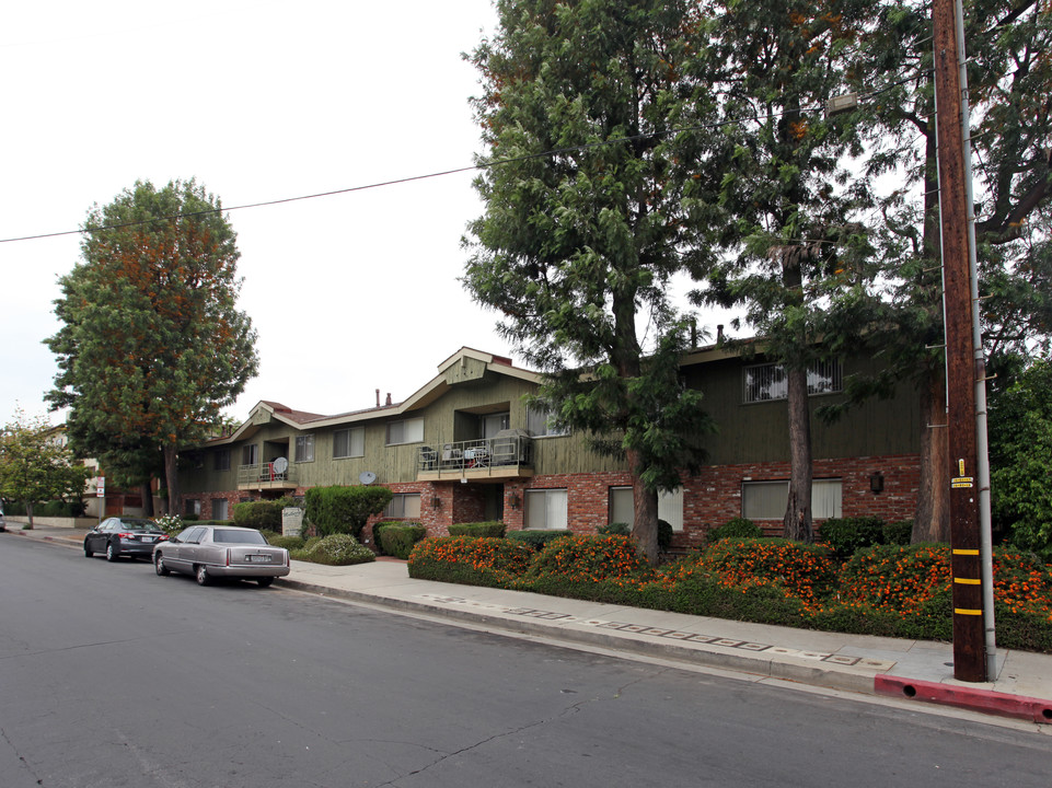 Mulberry West in Encino, CA - Building Photo