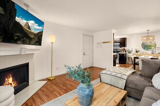 215 9th St in Kirkland, WA - Building Photo - Building Photo