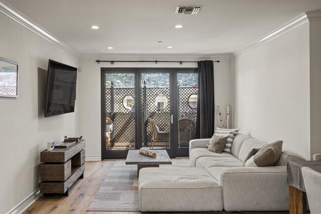 property at 122 N Clark Dr