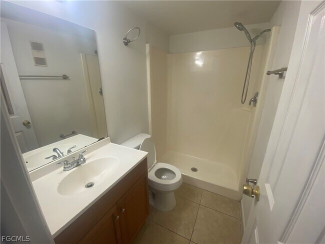 2670 Park Windsor Dr in Ft. Myers, FL - Building Photo - Building Photo